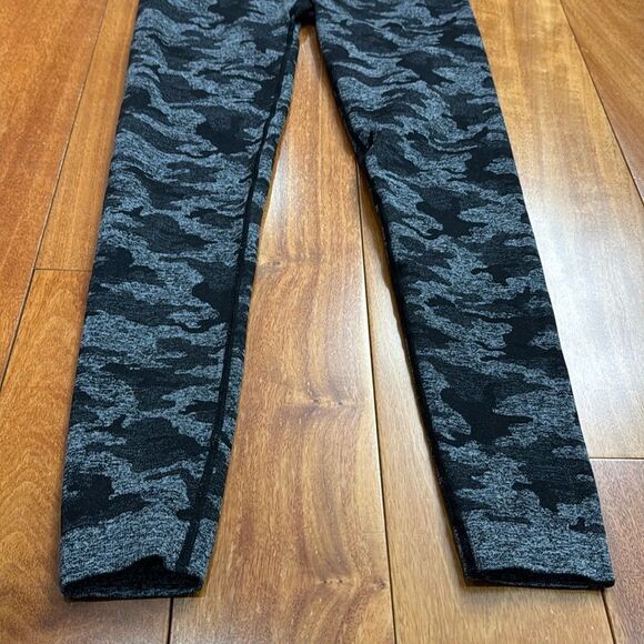 NWOT Gymshark Adapt Camo Seamless Leggings Black Size 26 - Picture 5 of 12